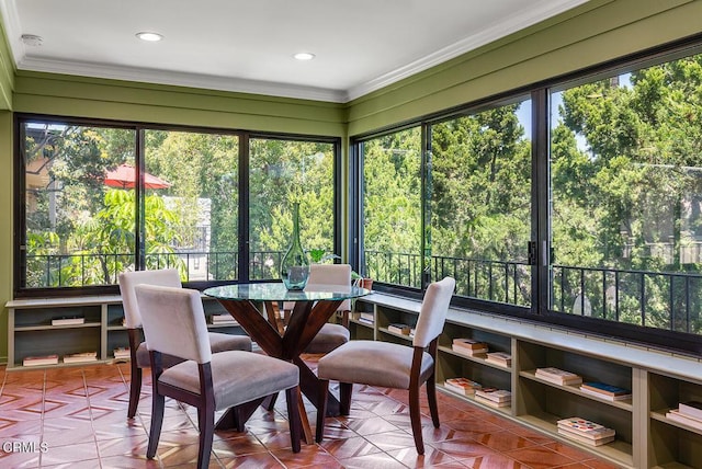 1245 S Orange Grove Blvd Unit 5, Pasadena, CA 91105 - sunroom / solarium featuring crown molding and recessed lighting