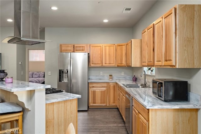 14868 Hickok Ct, Magalia, CA 95954 - kitchen with appliances with stainless steel finishes, island range hood, a sink, dark wood-style floors, and a breakfast bar
