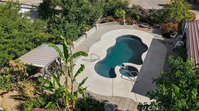4436 County Road M 1/2, Orland, CA 95963 - view of swimming pool featuring an in-ground hot tub and a patio area