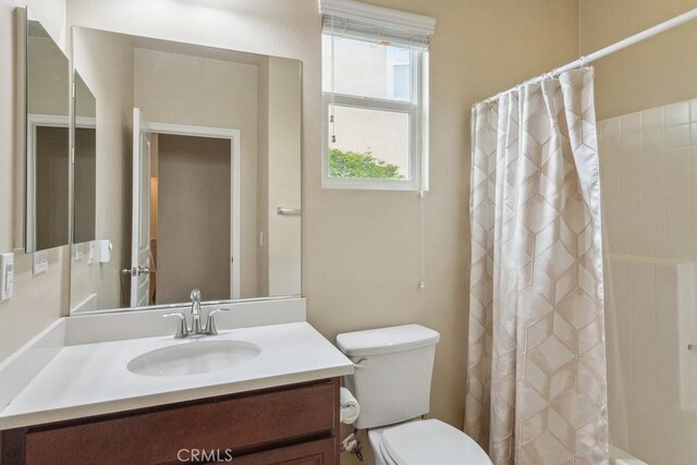 25863 Prospector Ct, Menifee, CA 92584 - full bathroom with vanity, toilet, and shower / tub combo with curtain