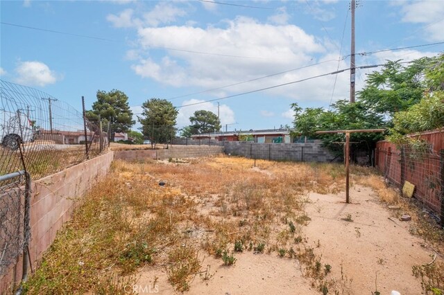 39026 11th St W, Palmdale, CA 93551 - view of yard