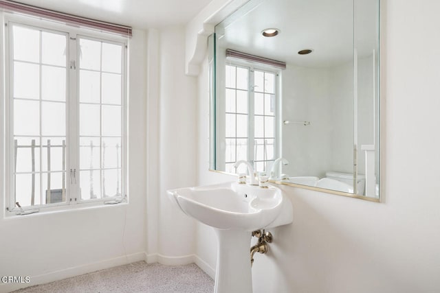 5331 Wavecrest Way, Oxnard, CA 93035 - bathroom featuring baseboards