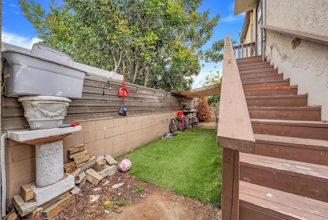 301820 Nimitz Blvd, San Diego, CA 92106 - view of yard with stairs