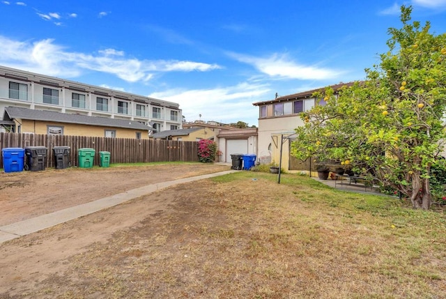 301820 Nimitz Blvd, San Diego, CA 92106 - view of yard featuring a garage and driveway