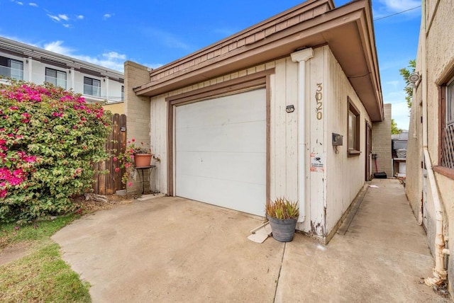 301820 Nimitz Blvd, San Diego, CA 92106 - view of garage