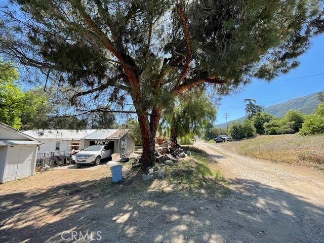 2968 Mill Creek Rd, Mentone, CA 92359 - view of yard featuring dirt driveway