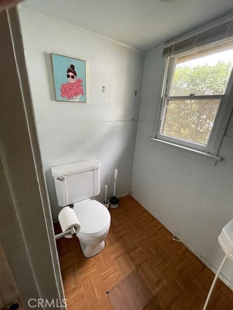 2968 Mill Creek Rd, Mentone, CA 92359 - bathroom featuring toilet