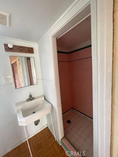 2968 Mill Creek Rd, Mentone, CA 92359 - bathroom featuring a sink