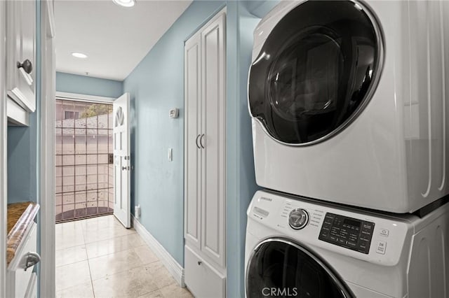 1126 W 13th St Unit 1, San Pedro, CA 90731 - laundry area with stacked washer / dryer and baseboards