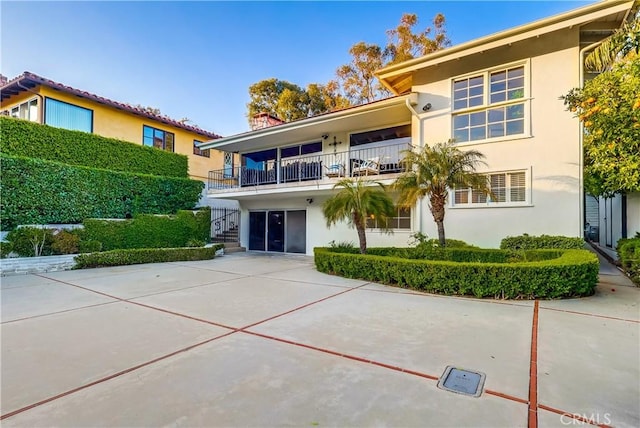 6604 Via Siena, Rancho Palos Verdes, CA 90275 - view of front of home featuring a balcony and stucco siding