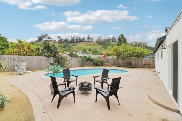 3243 Carolyn Cir, Oceanside, CA 92054 - view of pool featuring a fire pit, a fenced backyard, and a patio