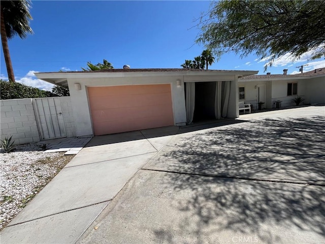 622 S Highland Dr, Palm Springs, CA 92264 - ranch-style house featuring an attached garage, stucco siding, and concrete driveway