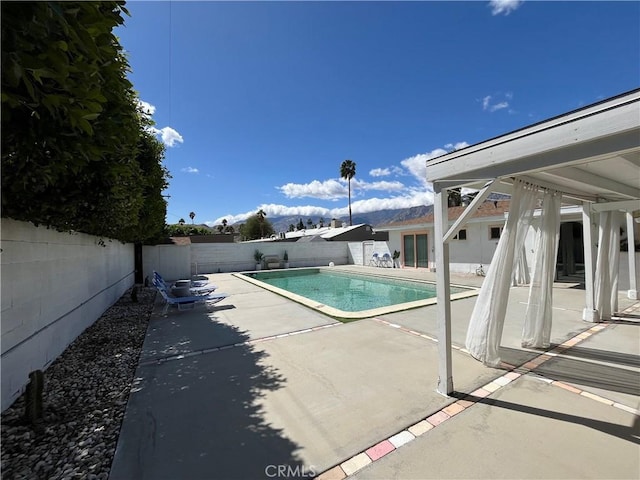 622 S Highland Dr, Palm Springs, CA 92264 - view of pool with a patio area and a fenced backyard