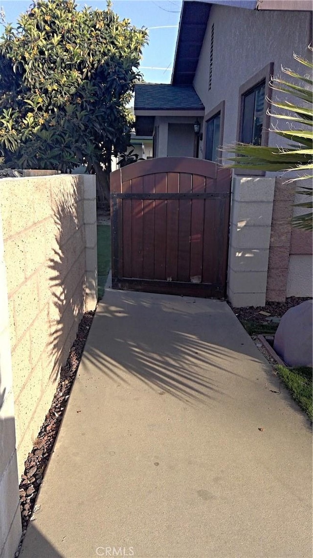206 S Oak Glen Ave, Nipomo, CA 93444 - view of gate