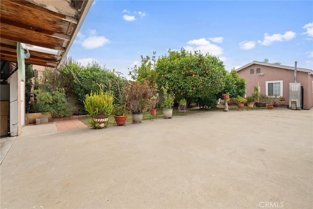 9637 San Carlos Ave, South Gate, CA 90280 - view of yard featuring a patio