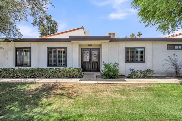 17 Toledo Dr, Rancho Mirage, CA 92270 - view of front facade featuring a front yard and stucco siding