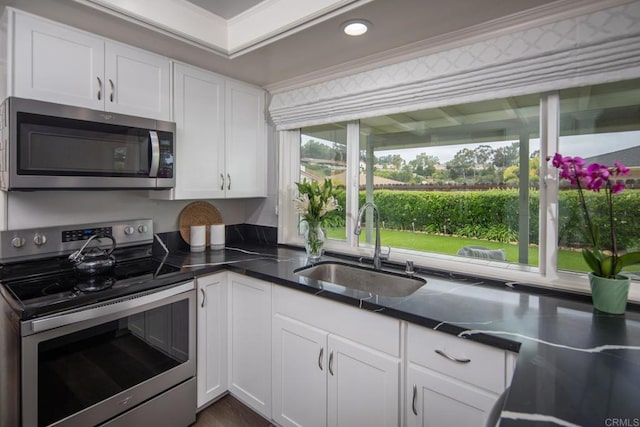 16182 Selva Dr, San Diego, CA 92128 - kitchen featuring appliances with stainless steel finishes, a sink, white cabinetry, crown molding, and recessed lighting