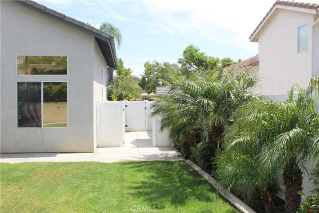 1338 Coral Gables Cir, Corona, CA 92881 - view of yard featuring a gate