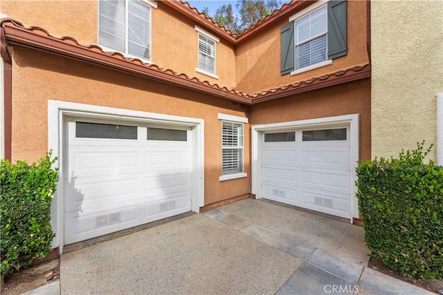 23411 Abbey Glen Pl Unit 41, Valencia, CA 91354 - garage featuring driveway