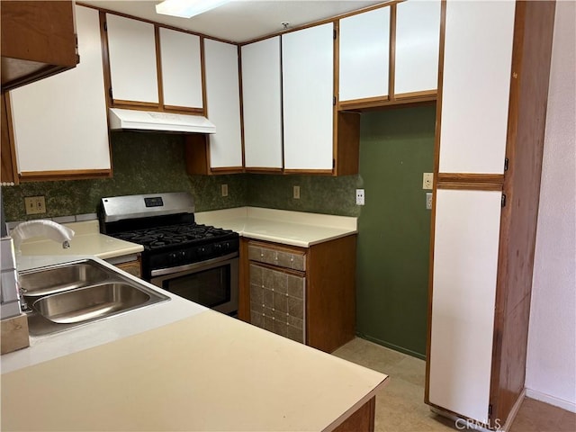 450 E 4th St Unit 207, Santa Ana, CA 92701 - kitchen featuring gas range, under cabinet range hood, a sink, light countertops, and white cabinets
