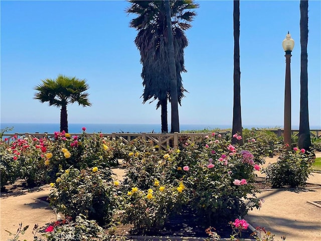 917 2nd St Unit 104, Santa Monica, CA 90403 - exterior space featuring a water view