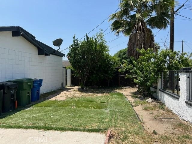 12760 Judd St, Pacoima, CA 91331 - view of yard