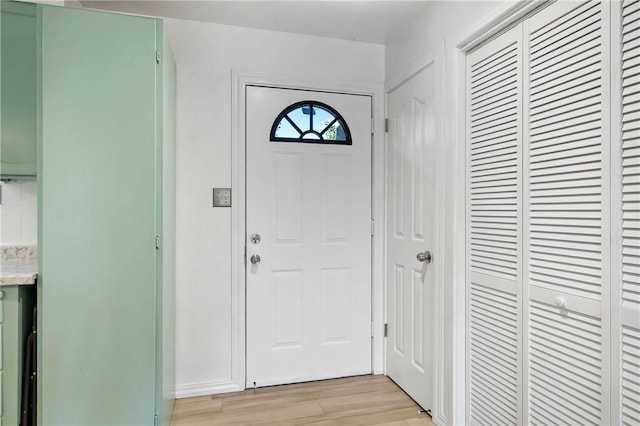 3206 4th St, Clearlake, CA 95422 - entrance foyer featuring light wood-style floors