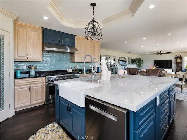 30229 Kingsridge Dr, Rancho Palos Verdes, CA 90275 - kitchen featuring stainless steel appliances, blue cabinetry, under cabinet range hood, ceiling fan, and crown molding
