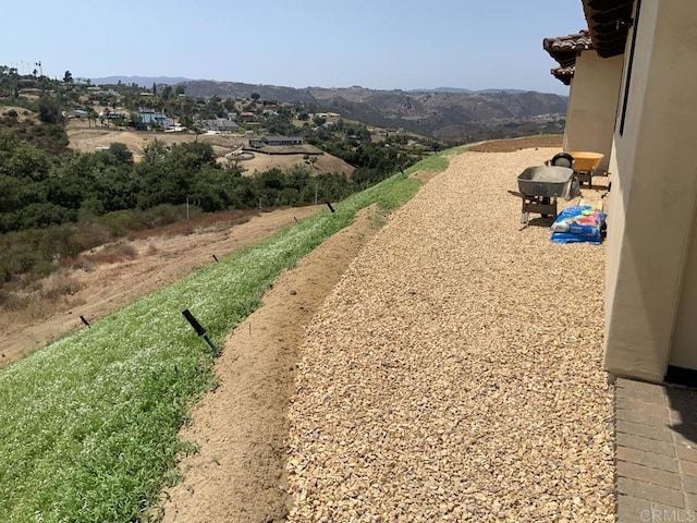 1010 Willowcreek Ln, Fallbrook, CA 92028 - view of yard with a mountain view