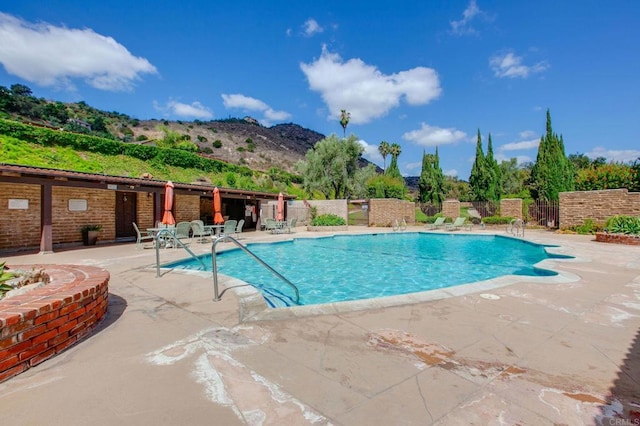 3314 Via Altamira, Fallbrook, CA 92028 - community pool featuring a patio and a mountain view