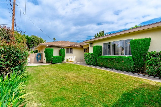 41202 Collegian Way, Hemet, CA 92544 - rear view of property featuring stucco siding and a yard