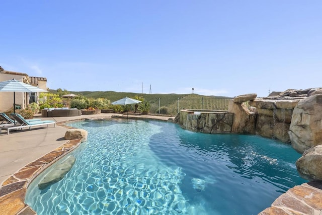 14220 Green Valley Ct, Scripps Miramar, CA 92131 - view of swimming pool with a pool with connected hot tub, a patio, and an outdoor hangout area