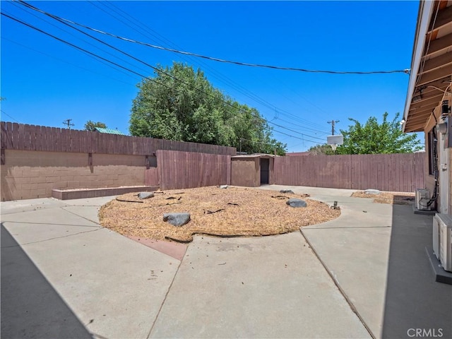 38809 Juniper Tree Rd, Palmdale, CA 93551 - fenced backyard featuring a patio area