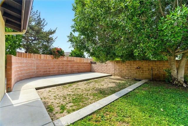 11340 Reseda Blvd, Porter Ranch, CA 91326 - view of yard with a patio