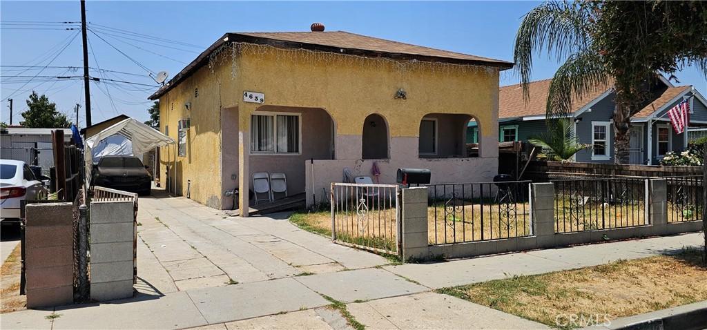 4639 Pine St, Pico Rivera, CA 90660 - view of front of home with stucco siding and a fenced front yard