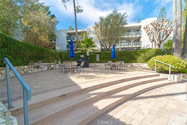 3605 W Hidden Ln Unit 112, Rolling Hills Estates, CA 90274 - view of community featuring a patio
