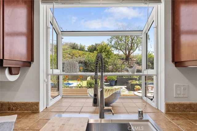 4354 Avenida Prado, Thousand Oaks, CA 91360 - entryway featuring a textured wall and plenty of natural light