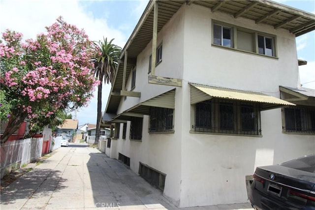 614 W 60th St, Los Angeles, CA 90044 - view of property exterior featuring stucco siding