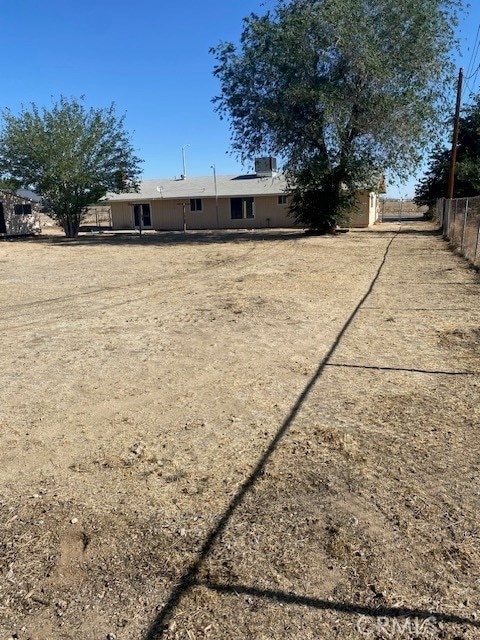 15577 Nisqualli Rd, Victorville, CA 92395 - view of yard