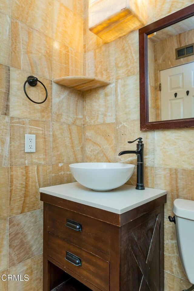 29421 Florabunda Rd, Canyon Country, CA 91387 - bathroom with tile walls, vanity, and tasteful backsplash