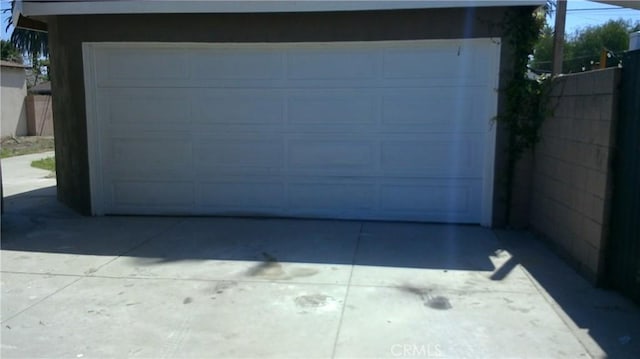 2420 Maine Ave, Long Beach, CA 90806 - garage featuring concrete driveway
