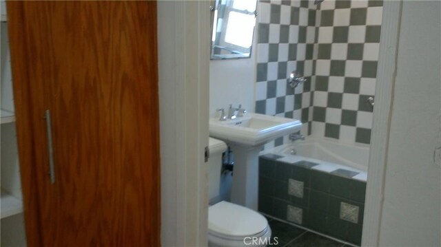 2420 Maine Ave, Long Beach, CA 90806 - full bath with toilet and tiled bath
