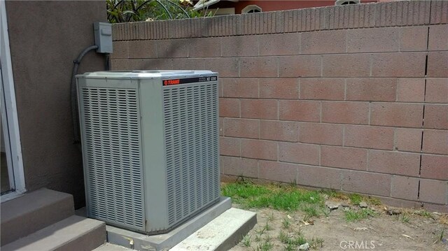 2420 Maine Ave, Long Beach, CA 90806 - exterior view of cooling unit and stucco siding