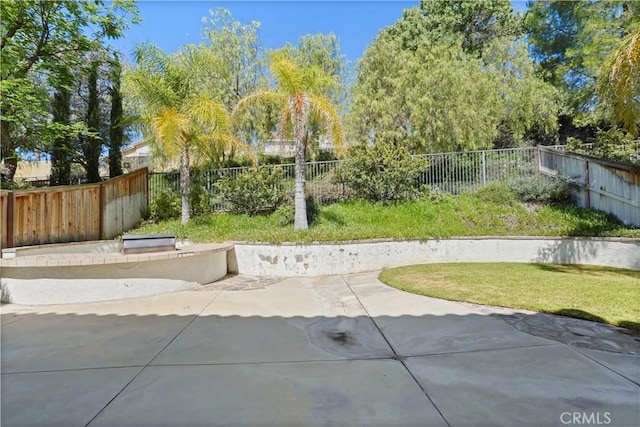 28445 Silverking Trl, Saugus, CA 91390 - fenced yard featuring a patio area