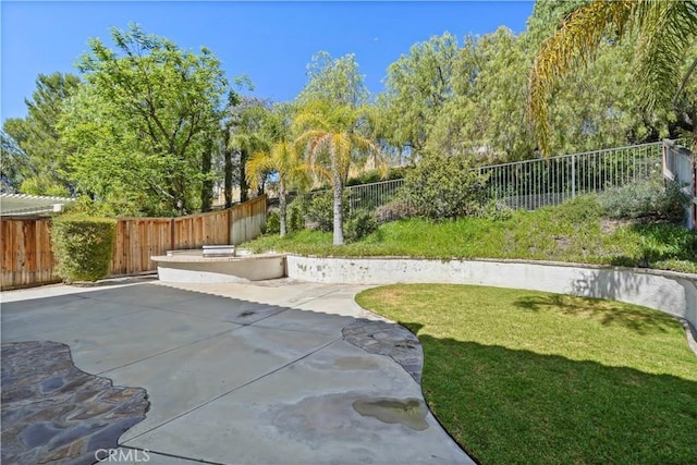 28445 Silverking Trl, Saugus, CA 91390 - fenced backyard with a patio