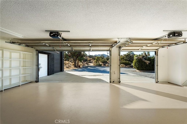 58916 Carmelita Cir, Yucca Valley, CA 92284 - garage featuring a garage door opener