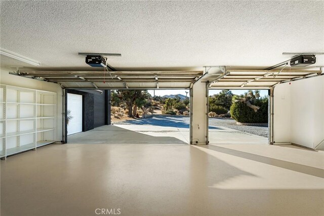 58916 Carmelita Cir, Yucca Valley, CA 92284 - garage featuring a garage door opener