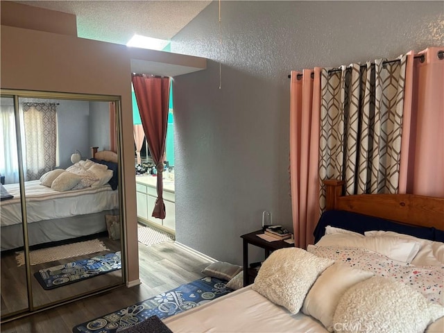 116 Evergreen Pl, Perris, CA 92571 - bedroom with a textured wall, wood finished floors, a closet, and baseboards