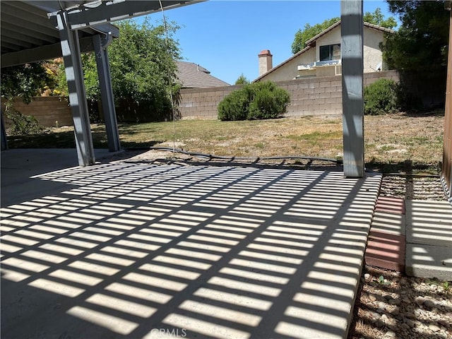 43321 Cottage Ln, Lancaster, CA 93536 - fenced backyard with a patio and a pergola