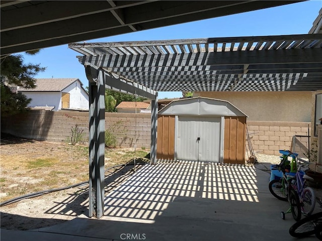 43321 Cottage Ln, Lancaster, CA 93536 - fenced backyard with a patio area and a pergola